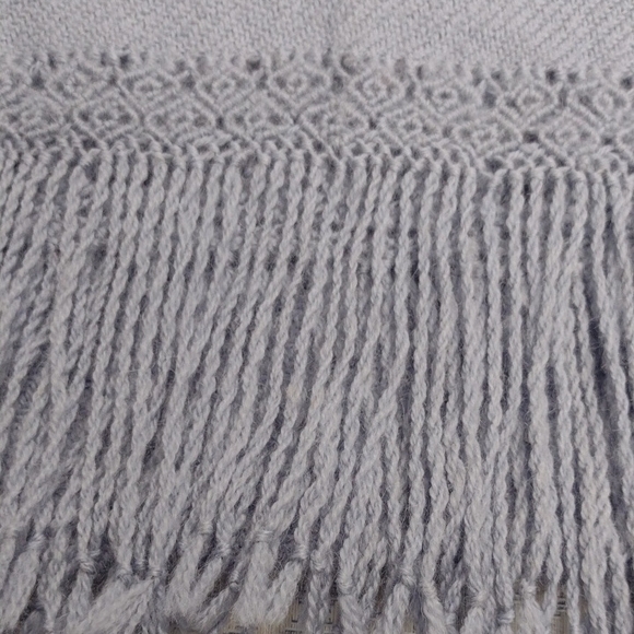 Attelier De Alpaca & Arte 100%alpaca Elegant Gray Fringed Scarf - Picture 3 of 8